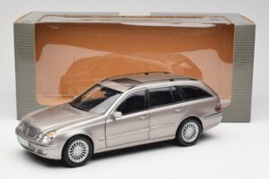 Mercedes E320 CDI W210 Estate Cubanite Prata Kyosho 1:18 B66962188 Metal - imagem 8 de 8