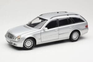Mercedes E320 T-Modell S210 Elegance Prata Kyosho 1:18 B66962166 Metal
