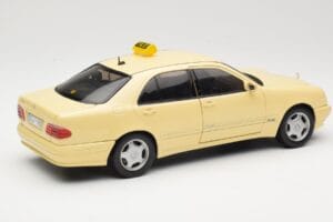 Mercedes E320 W210 Taxi Sun Star 1:18 1160 Metal - imagem 3 de 8