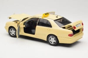 Mercedes E320 W210 Taxi Sun Star 1:18 1160 Metal - imagem 5 de 8