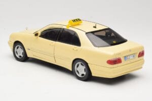 Mercedes E320 W210 Taxi Sun Star 1:18 1160 Metal - imagem 7 de 8