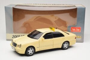 Mercedes E320 W210 Taxi Sun Star 1:18 1160 Metal - imagem 8 de 8