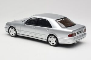 Mercedes E55 AMG W210 Brilliant Silver Otto 1:18 OT459 Resina - imagem 5 de 6
