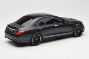 Mercedes AMG E63 S W213 Edition 1 Night Preto GT Spirit 1:18 B66963111 Resina - imagem 2 de 6