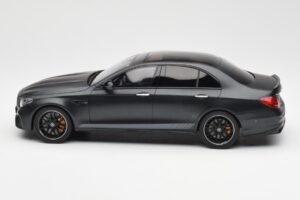 Mercedes AMG E63 S W213 Edition 1 Night Preto GT Spirit 1:18 B66963111 Resina - imagem 3 de 6