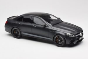 Mercedes AMG E63 S W213 Edition 1 Night Preto GT Spirit 1:18 B66963111 Resina - imagem 4 de 6