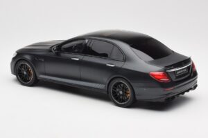 Mercedes AMG E63 S W213 Edition 1 Night Preto GT Spirit 1:18 B66963111 Resina - imagem 5 de 6