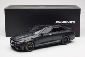 Mercedes AMG E63 S W213 Edition 1 Night Preto GT Spirit 1:18 B66963111 Resina - imagem 6 de 6