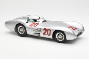 Mercedes W196 Streamliner #20 K. Kling French GP 1954 CMC 1:18 M-128B Metal - imagem 4 de 6