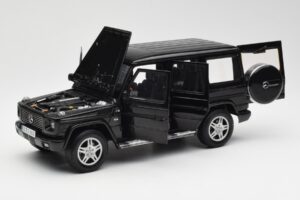 Mercedes G 500 W463 Preto Dealer Edition AUTOart 1:18 B66962143 Metal - imagem 2 de 8