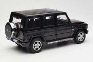 Mercedes G 500 W463 Preto Dealer Edition AUTOart 1:18 B66962143 Metal - imagem 3 de 8