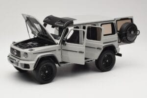 Mercedes G 63 AMG 4x4 Squared Arabian Grey Almost Real 1:18 820829 Metal - imagem 2 de 8