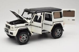 Mercedes G 63 AMG 4x4 Squared Polar White Almost Real 1:18 820203 Metal - imagem 2 de 8