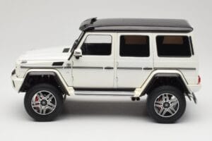 Mercedes G 63 AMG 4x4 Squared Polar White Almost Real 1:18 820203 Metal - imagem 4 de 8
