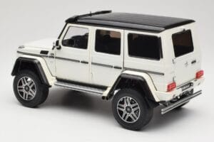 Mercedes G 63 AMG 4x4 Squared Polar White Almost Real 1:18 820203 Metal - imagem 7 de 8