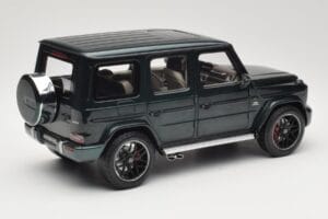 Mercedes G 63 AMG W463 Green Metallic Minichamps 1:18 110037066 Metal - imagem 3 de 8