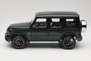 Mercedes G 63 AMG W463 Green Metallic Minichamps 1:18 110037066 Metal - imagem 4 de 8
