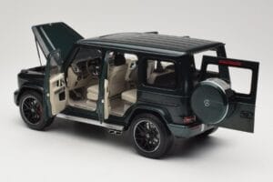 Mercedes G 63 AMG W463 Green Metallic Minichamps 1:18 110037066 Metal - imagem 5 de 8