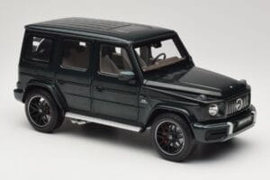 Mercedes G 63 AMG W463 Green Metallic Minichamps 1:18 110037066 Metal - imagem 6 de 8