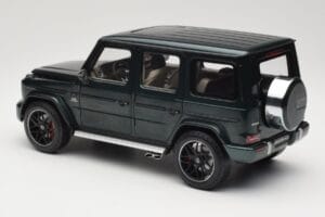 Mercedes G 63 AMG W463 Green Metallic Minichamps 1:18 110037066 Metal - imagem 7 de 8