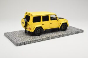 Mercedes Brabus 850 6.0 Widestar G63 W463 Electric Beam Yellow Minichamps 1:18 107032402 Metal - imagem 2 de 6