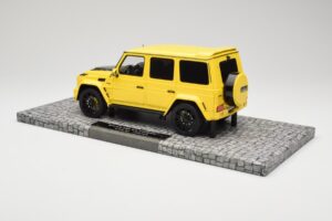 Mercedes Brabus 850 6.0 Widestar G63 W463 Electric Beam Yellow Minichamps 1:18 107032402 Metal - imagem 5 de 6