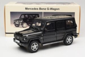 Mercedes G-Class G 500 W463 Smaragd Black Metallic AUTOart 1:18 76101 Metal - imagem 8 de 8