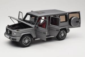 Mercedes G-Class G500 W463A Designo Platinum Magno Minichamps 1:18 B66960811 Metal - imagem 2 de 8