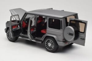 Mercedes G-Class G500 W463A Designo Platinum Magno Minichamps 1:18 B66960811 Metal - imagem 5 de 8