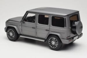 Mercedes G-Class G500 W463A Designo Platinum Magno Minichamps 1:18 B66960811 Metal - imagem 7 de 8