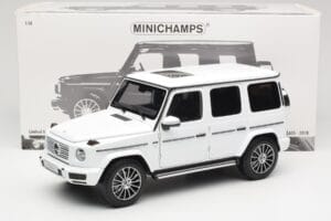 Mercedes G-Class G 500 W463A Diamond White Metallic Minichamps 1:18 113037111 Metal - imagem 8 de 8