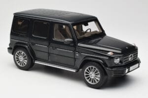 Mercedes G-Class G500 W463A Emerald Green Minichamps 1:18 B66960810 Metal - imagem 6 de 8