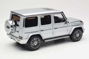 Mercedes G-Class G 500 W463A Iridium Silver Metallic Minichamps 1:18 113037112 Metal - imagem 3 de 8