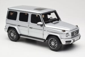 Mercedes G-Class G 500 W463A Iridium Silver Metallic Minichamps 1:18 113037112 Metal - imagem 6 de 8
