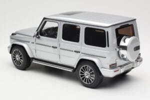 Mercedes G-Class G 500 W463A Iridium Silver Metallic Minichamps 1:18 113037112 Metal - imagem 7 de 8