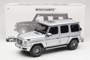 Mercedes G-Class G 500 W463A Iridium Silver Metallic Minichamps 1:18 113037112 Metal - imagem 8 de 8