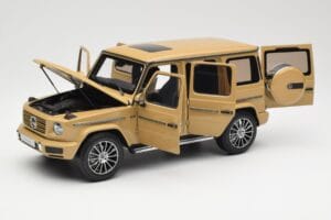 Mercedes G-Class G 500 W463A Solarbeam Yellow Metallic Minichamps 1:18 113037108 Metal - imagem 2 de 8