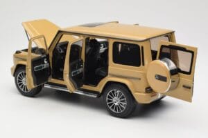 Mercedes G-Class G 500 W463A Solarbeam Yellow Metallic Minichamps 1:18 113037108 Metal - imagem 5 de 8