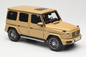 Mercedes G-Class G 500 W463A Solarbeam Yellow Metallic Minichamps 1:18 113037108 Metal - imagem 6 de 8