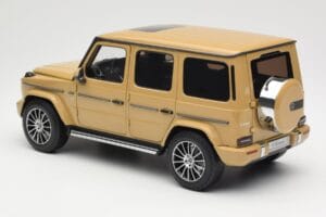 Mercedes G-Class G 500 W463A Solarbeam Yellow Metallic Minichamps 1:18 113037108 Metal - imagem 7 de 8