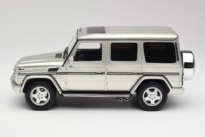 Mercedes G-Class G55 AMG W463 Iridium Prateado Otto 1:18 OT1126 Resina - imagem 3 de 6