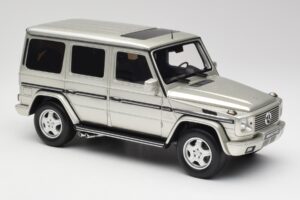 Mercedes G-Class G55 AMG W463 Iridium Prateado Otto 1:18 OT1126 Resina - imagem 4 de 6