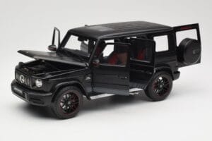 Mercedes G-Class G63 AMG W463A Matt Black Minichamps 1:18 110037064 Metal - imagem 2 de 8