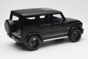 Mercedes G-Class G63 AMG W463A Matt Black Minichamps 1:18 110037064 Metal - imagem 3 de 8