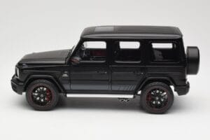 Mercedes G-Class G63 AMG W463A Matt Black Minichamps 1:18 110037064 Metal - imagem 4 de 8