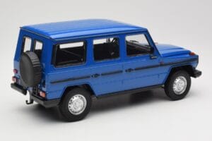 Mercedes G-Class W460 LWB Azul Escuro Minichamps 1:18 155038100 Metal - imagem 2 de 6