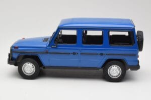 Mercedes G-Class W460 LWB Azul Escuro Minichamps 1:18 155038100 Metal - imagem 3 de 6