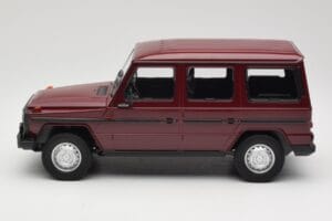 Mercedes G-Class W460 LWB Vermelho Escuro Minichamps 1:18 155038102 Metal - imagem 3 de 6