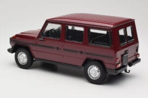 Mercedes G-Class W460 LWB Vermelho Escuro Minichamps 1:18 155038102 Metal - imagem 5 de 6