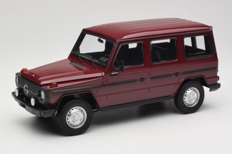 Mercedes G-Class W460 LWB Vermelho Escuro Minichamps 1:18 155038102 Metal